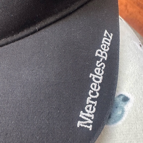Black Cap with Rhinestone Mercedes-Benz - Picture 3 of 6